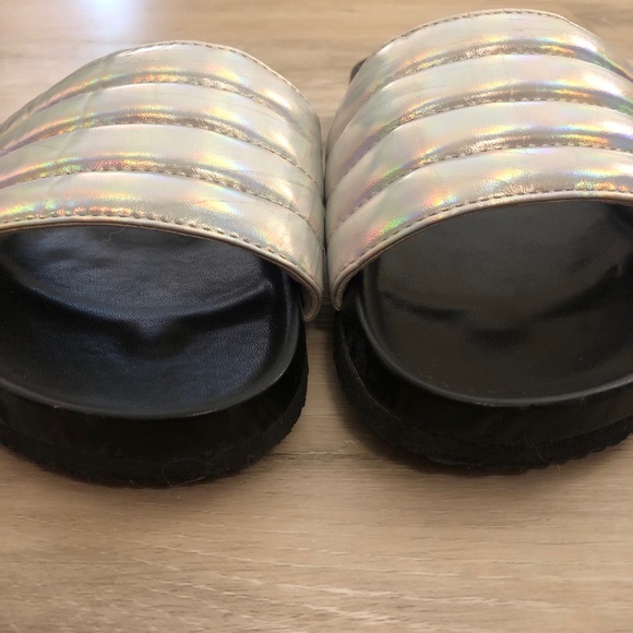 Silver Iridescent Slides in size 7 - Picture 2 of 4